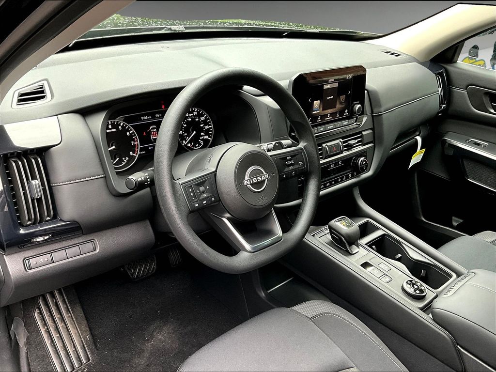 2025 Nissan Pathfinder S photo 4