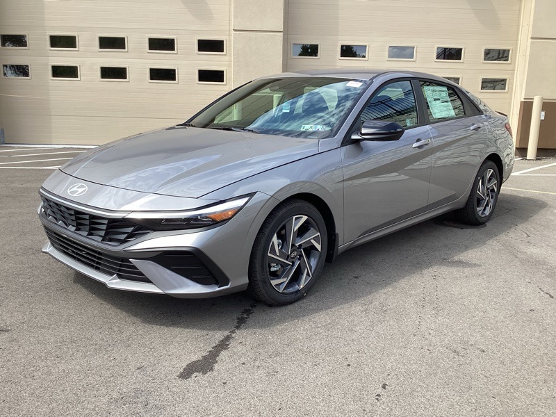 2025 Hyundai Elantra SEL Sport photo 3