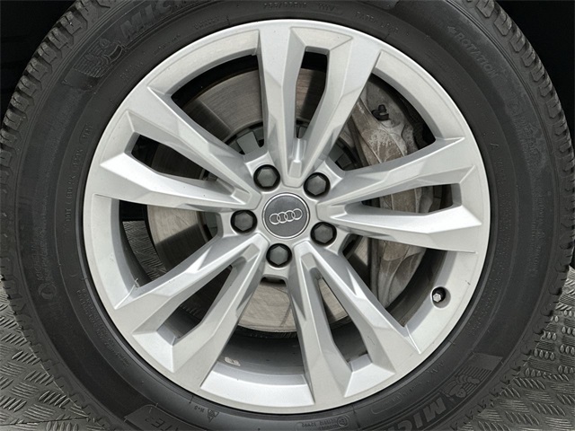 2017 Audi Q7 3.0T Premium Plus photo 2