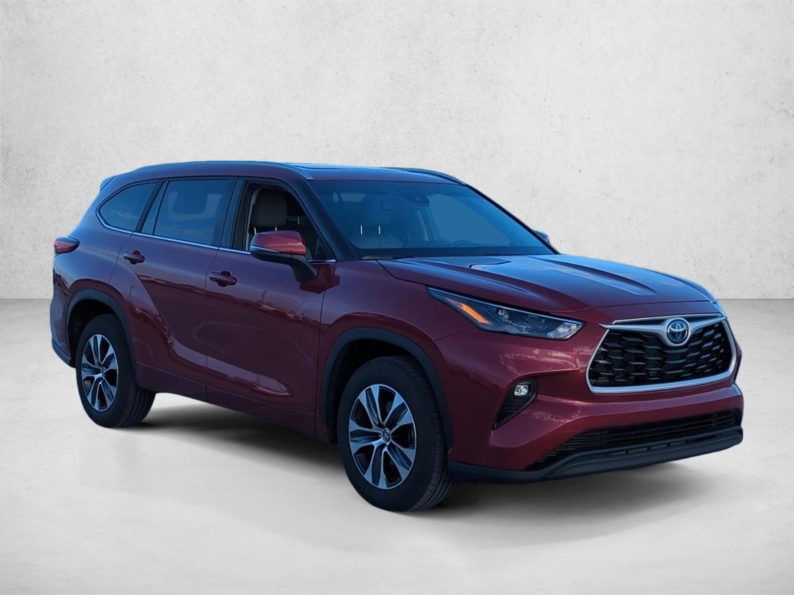 2023 Toyota Highlander Hybrid XLE photo 3