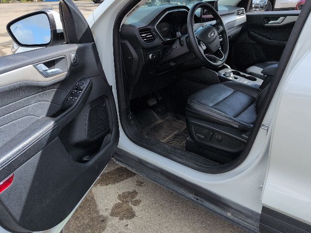 2022 Ford Escape SEL photo 9