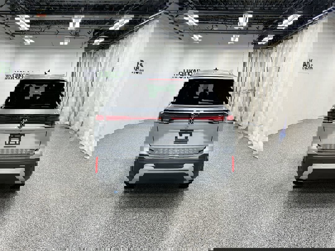 2025 Volkswagen Tiguan SE photo 3