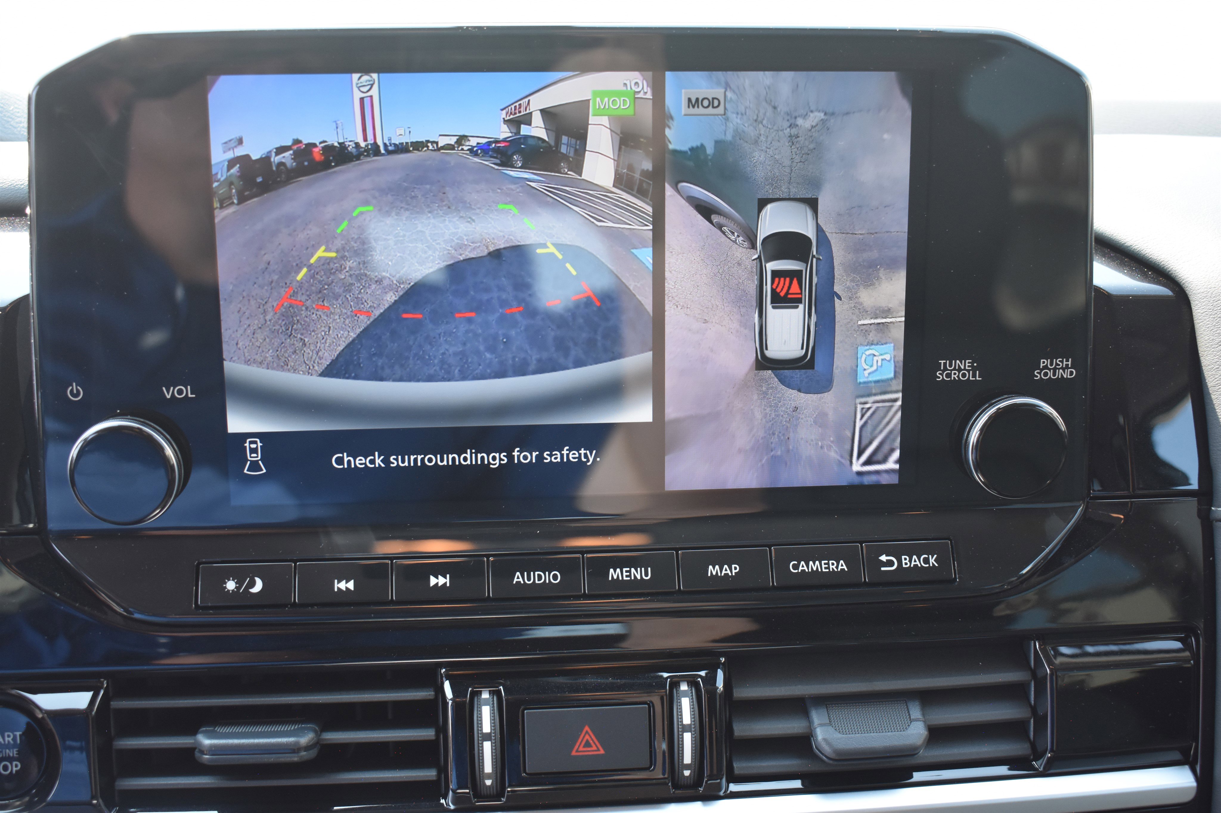 2025 Nissan Pathfinder SL photo 11