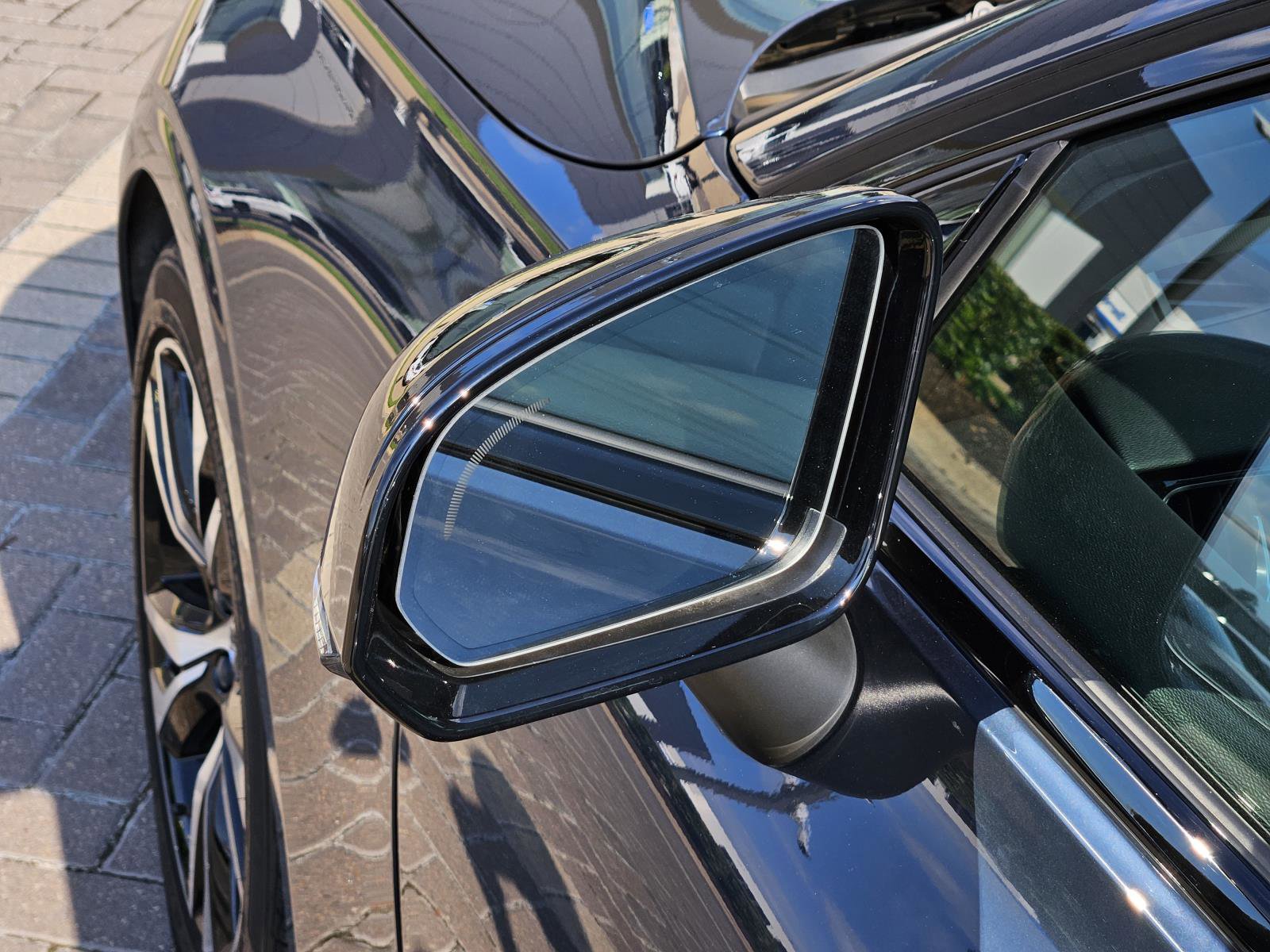 2024 Volvo S60 B5 AWD Plus photo 9