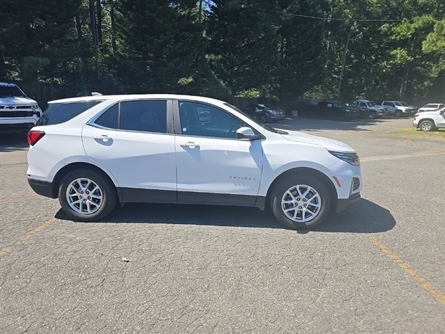 2024 Chevrolet Equinox LT photo 2