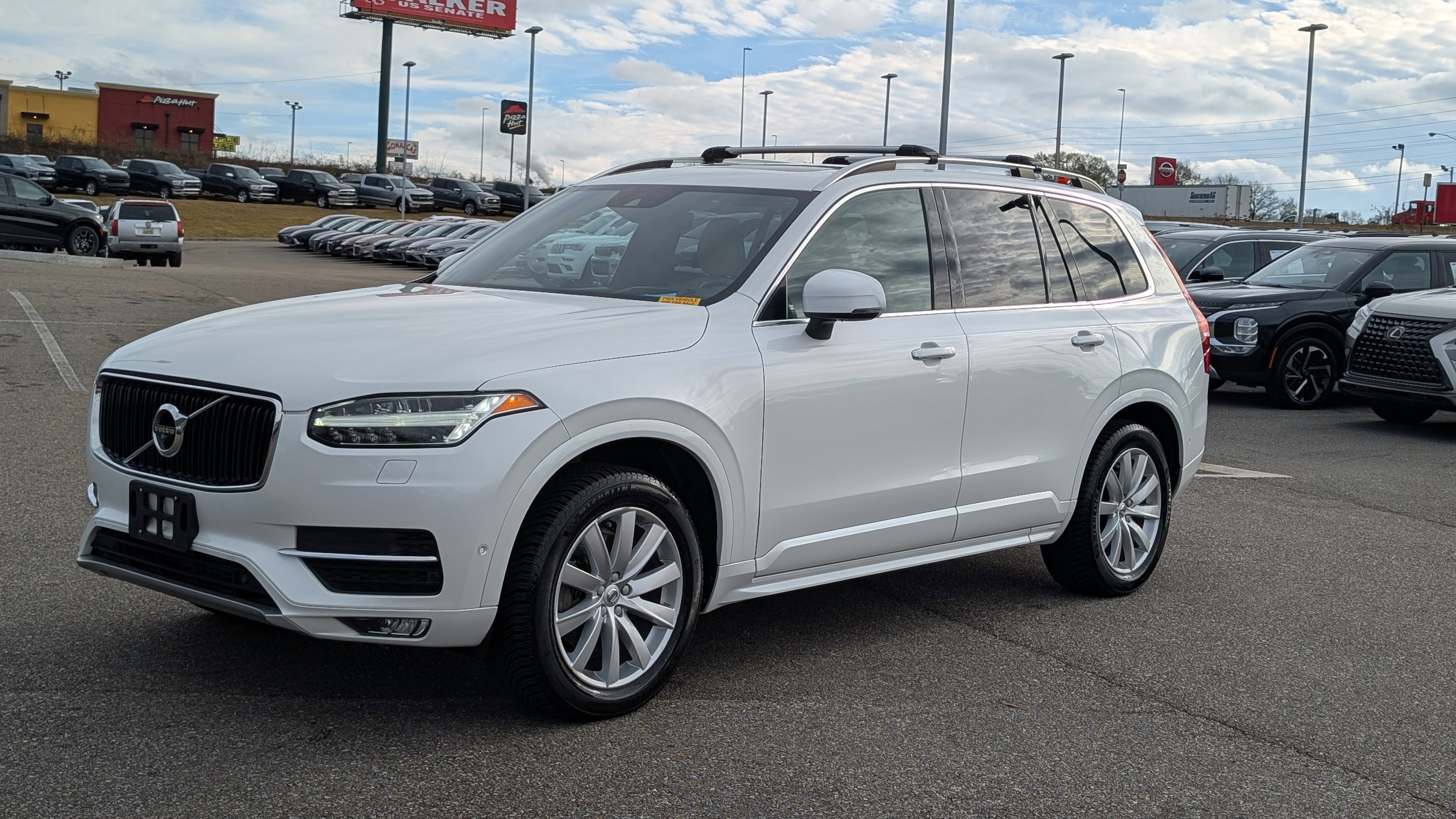 2019 Volvo XC90 Momentum's photo