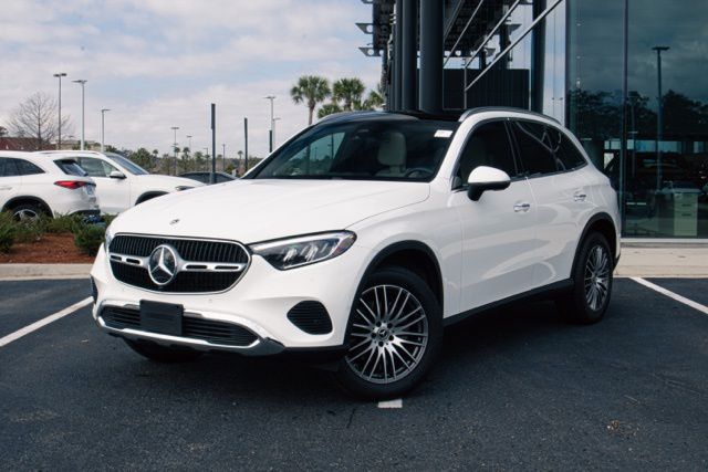 2025 Mercedes-Benz GLC Base's photo
