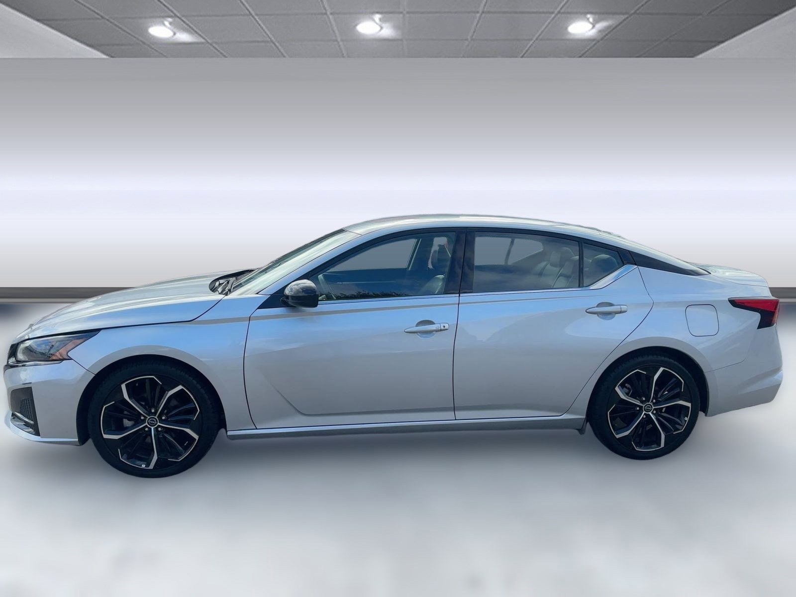 2023 Nissan Altima 2.5 SR photo 2