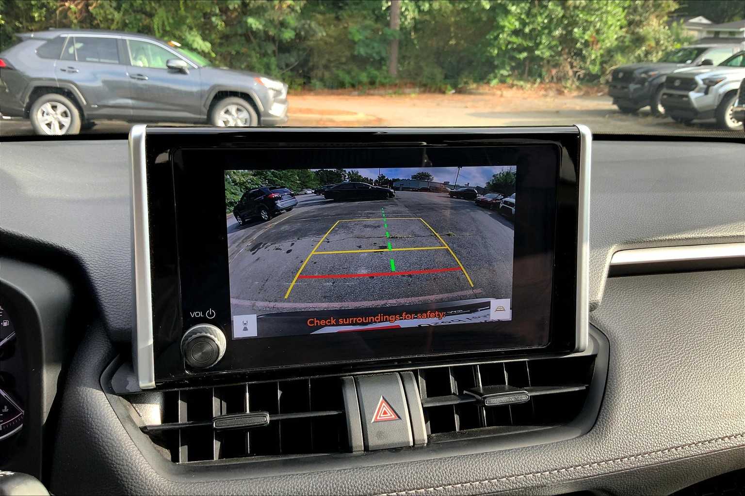 2023 Toyota RAV4 XLE photo 23