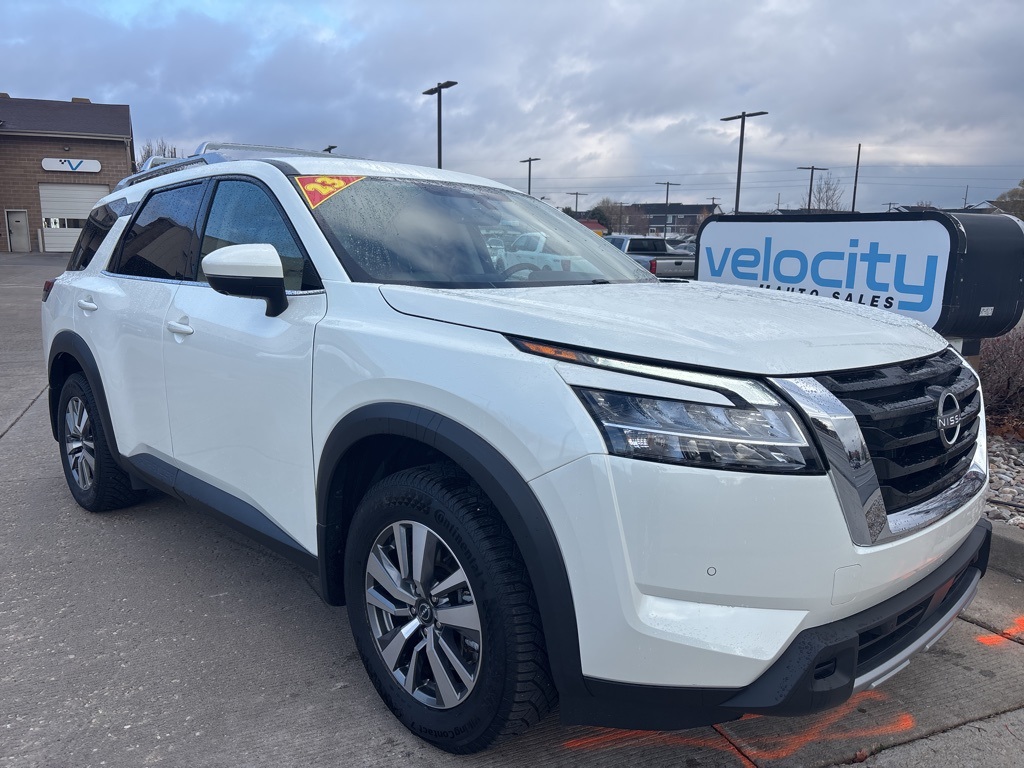 2023 Nissan Pathfinder SL's photo