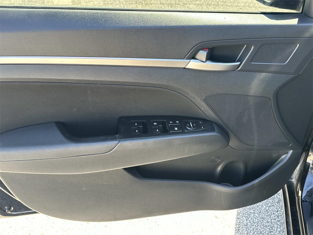 2020 Hyundai Elantra SEL photo 28