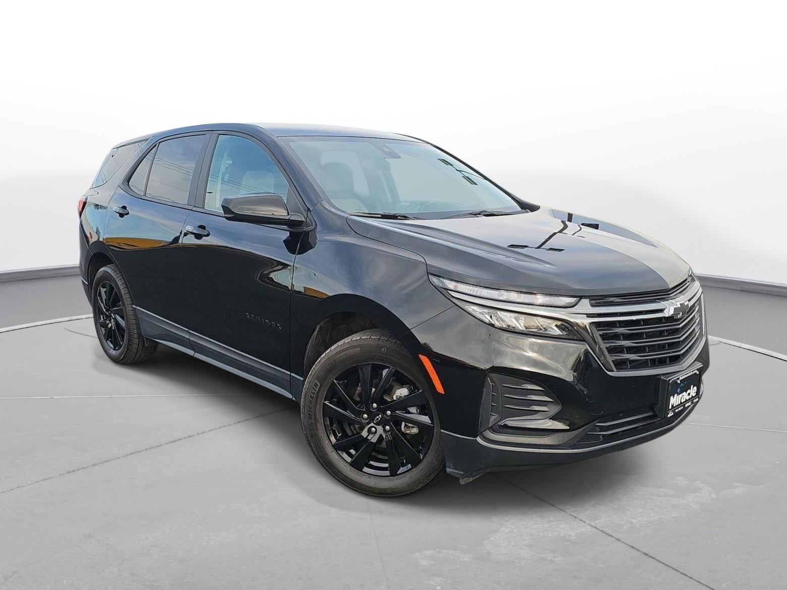 2023 Chevrolet Equinox LS photo 3