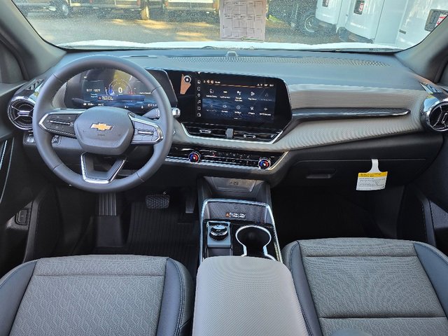 2026 Chevrolet Equinox LT photo 2