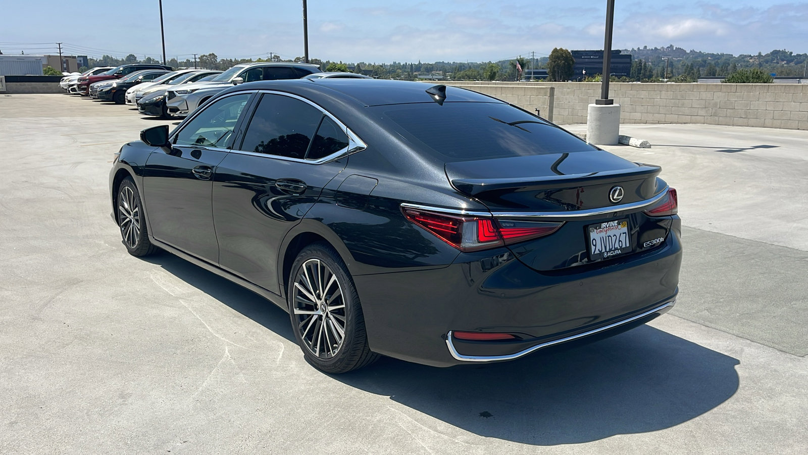 2024 Lexus ES 300h Premium photo 3