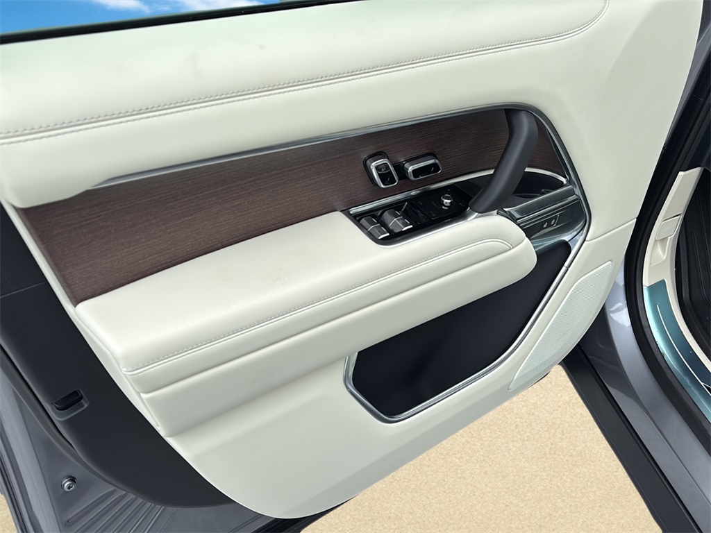 2025 Land Rover Range Rover SE photo 25