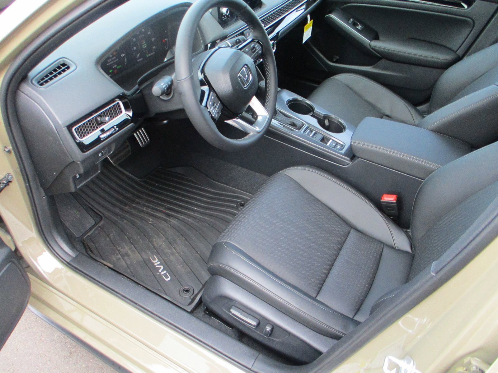 2025 Honda Civic Hatchback Hybrid Sport Touring photo 16