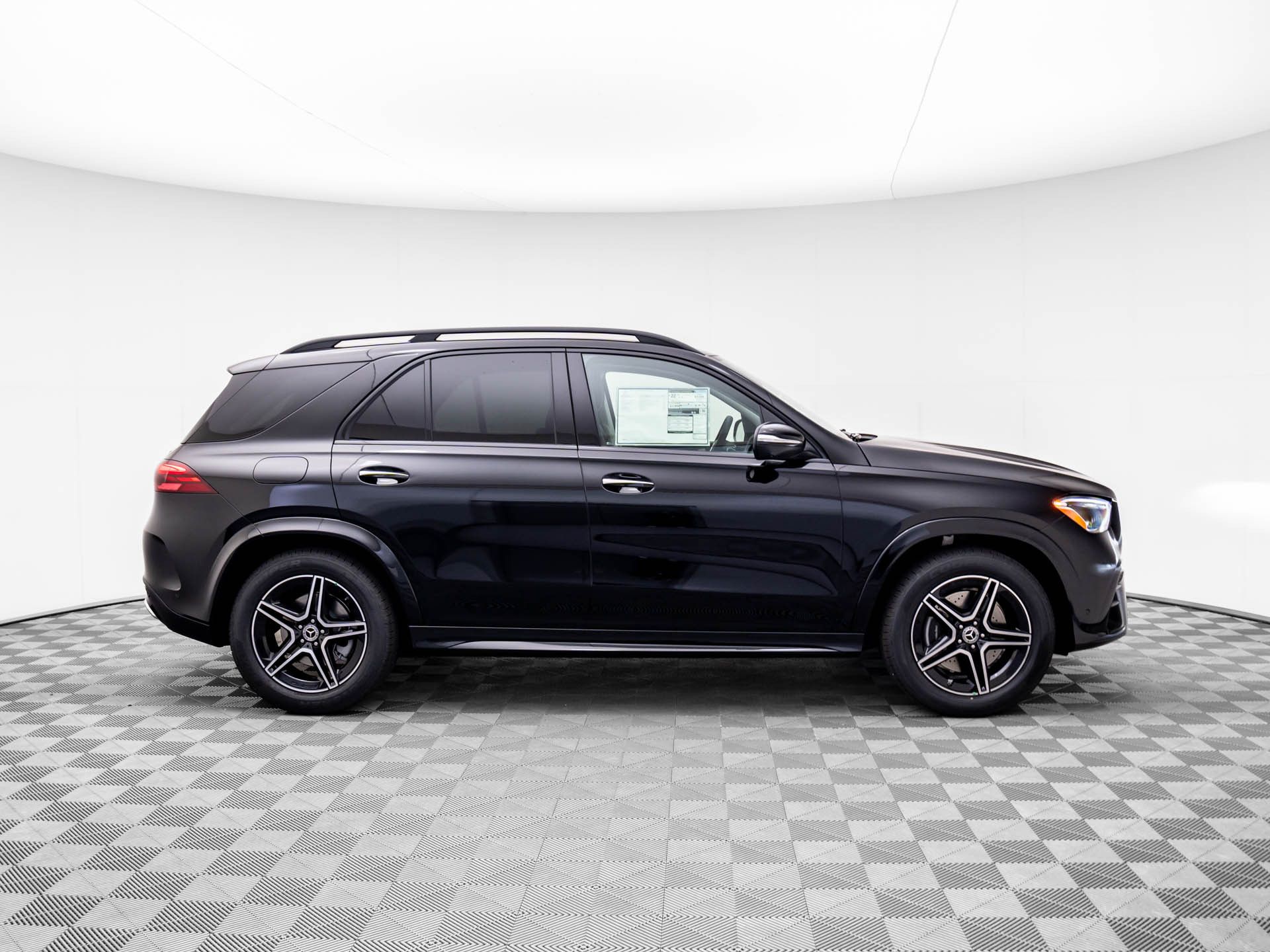 2025 Mercedes Benz GLE 350 4MATIC photo 4