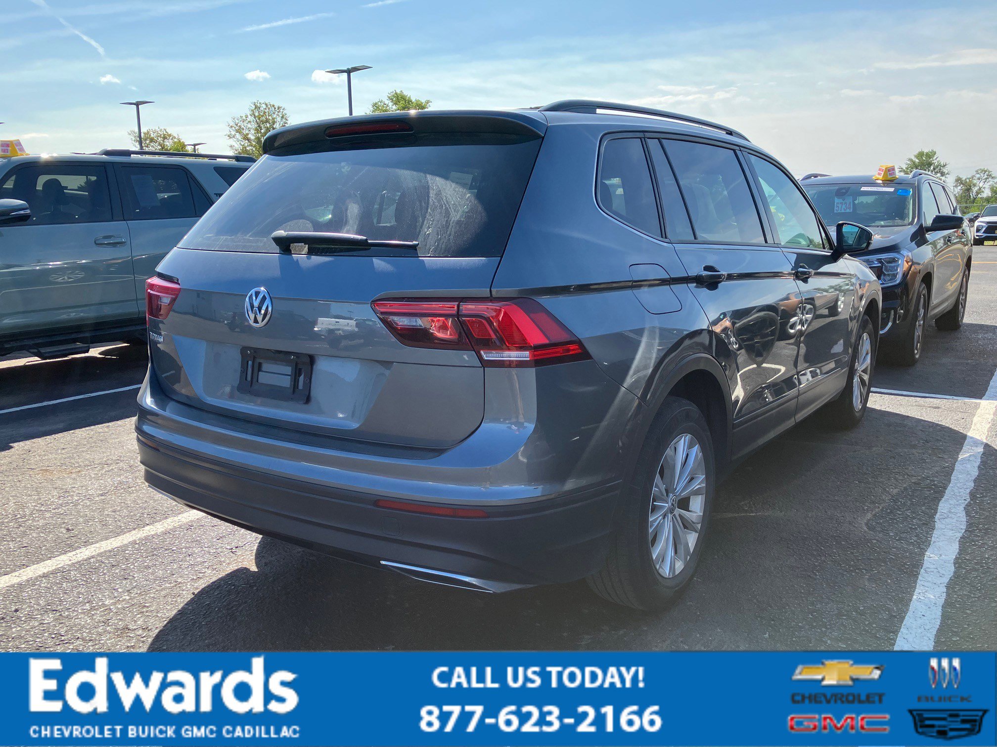 2019 Volkswagen Tiguan S photo 3