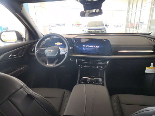 2025 Chevrolet Traverse photo 2