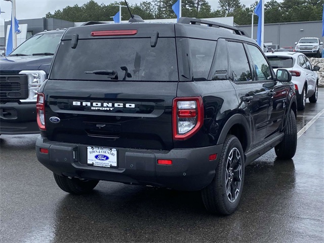 2025 Ford Bronco Sport Outer Banks photo 2