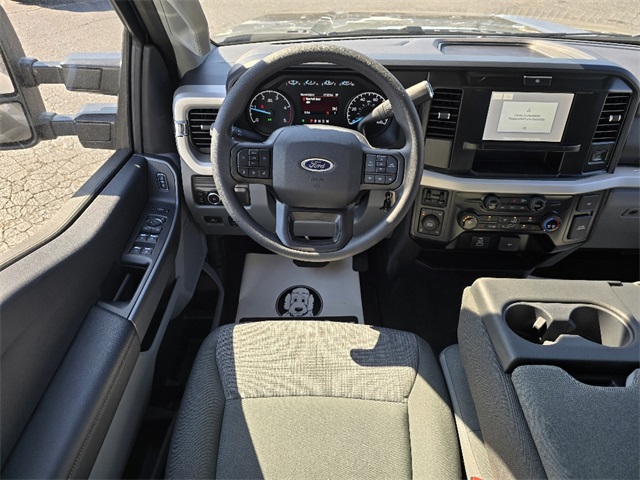 2025 Ford F-350 XLT photo 3