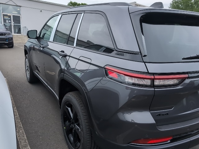 2025 Jeep Grand Cherokee Laredo photo 6
