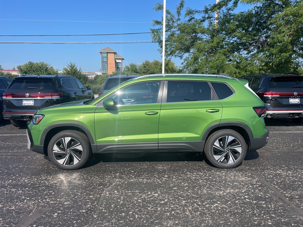 2025 Volkswagen Taos SE photo 2