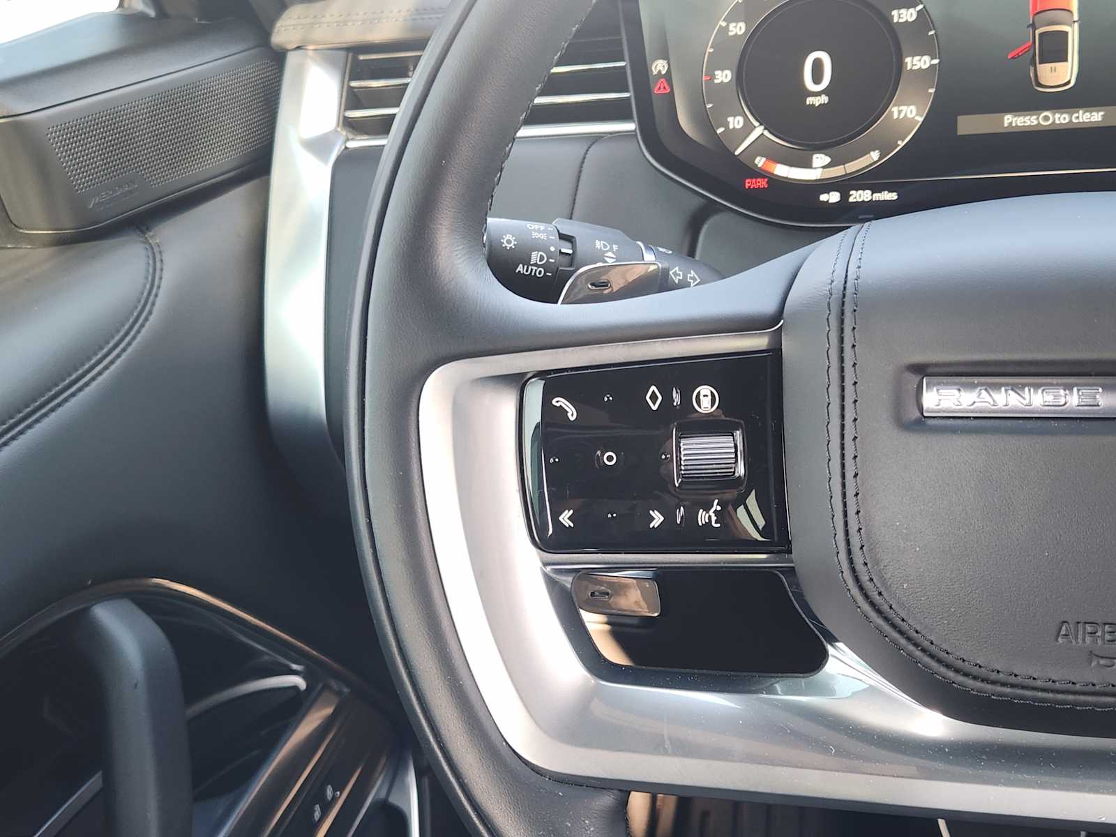 2025 Land Rover Range Rover SE photo 26
