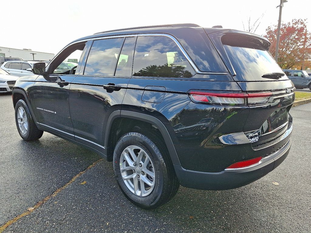 2025 Jeep Grand Cherokee Laredo X photo 2