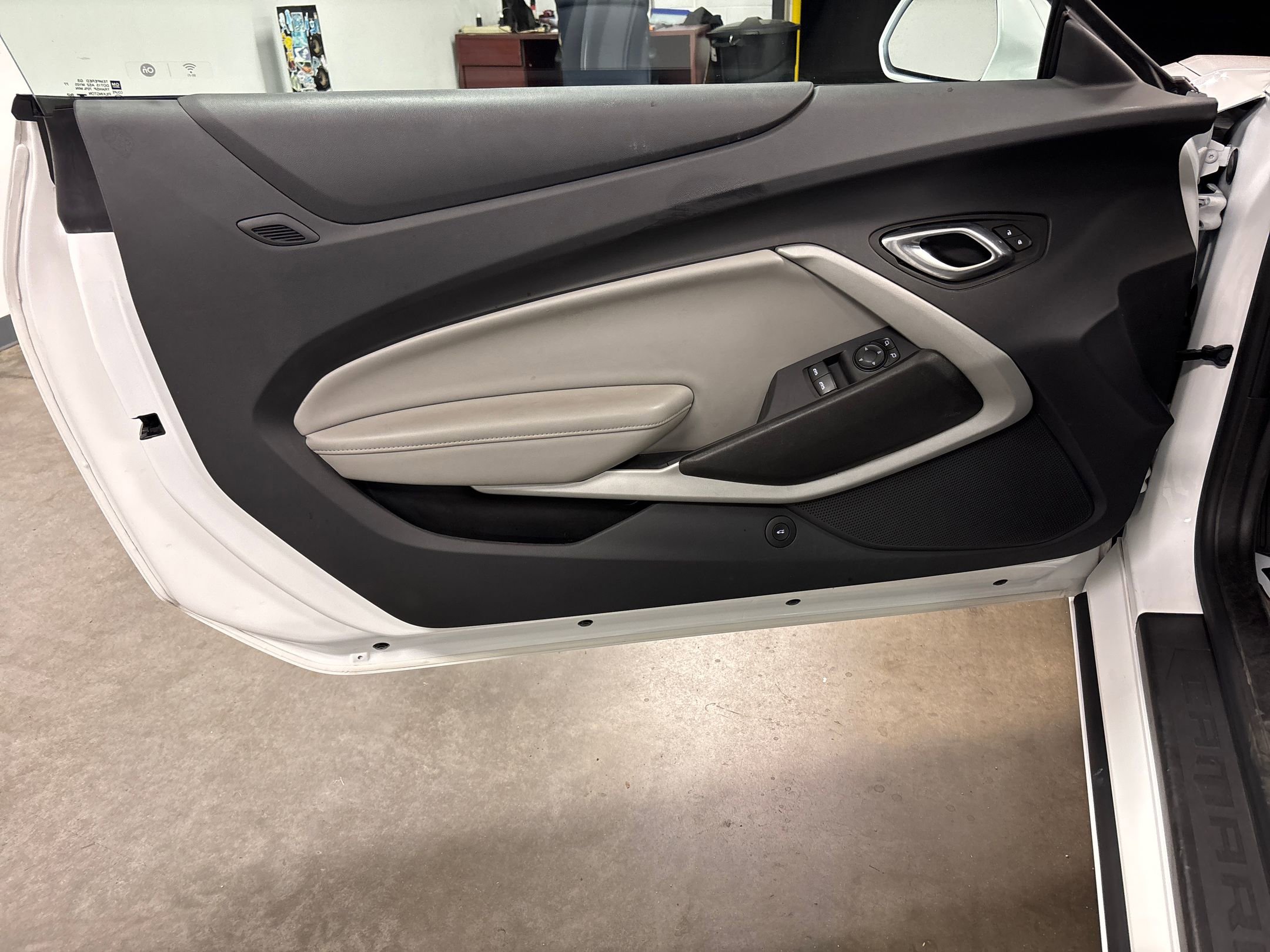 2023 Chevrolet Camaro 1LT photo 12