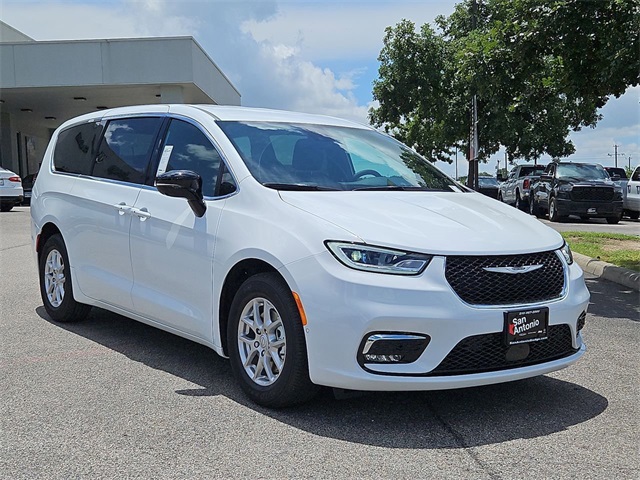 2025 Chrysler Pacifica photo 5