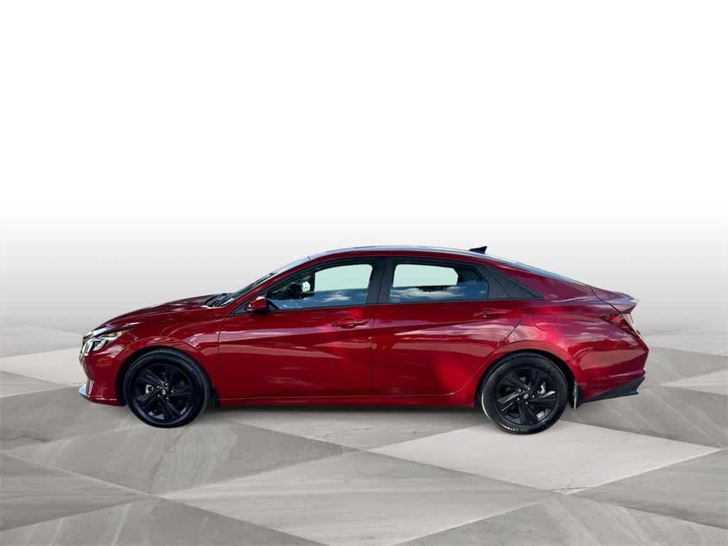 2023 Hyundai Elantra SEL photo 4