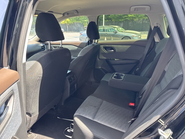 2023 Nissan Rogue SV photo 6