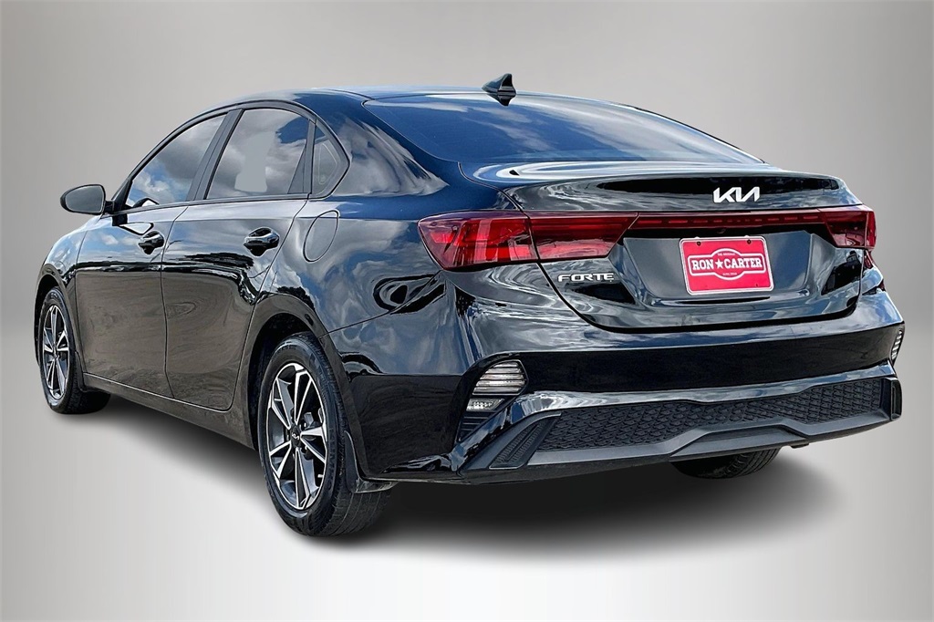 2023 Kia Forte LXS photo 4