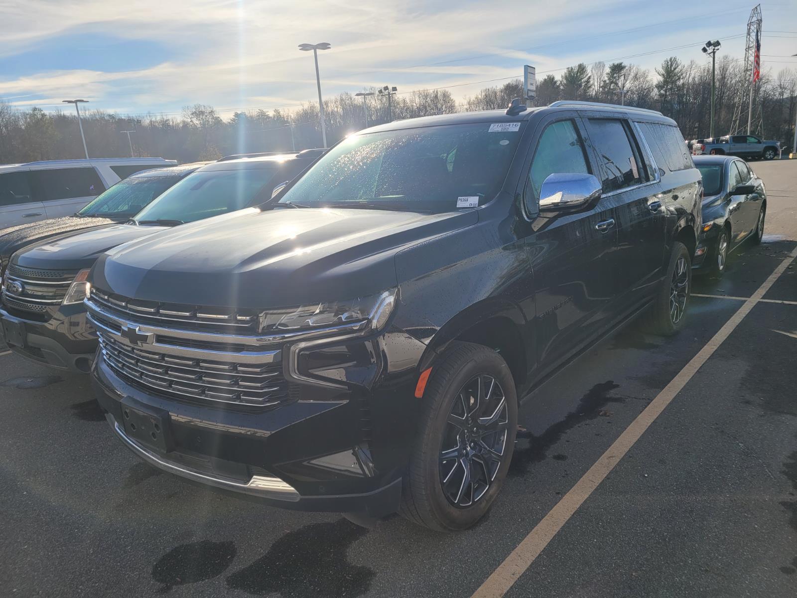 2024 Chevrolet Suburban Premier photo 3