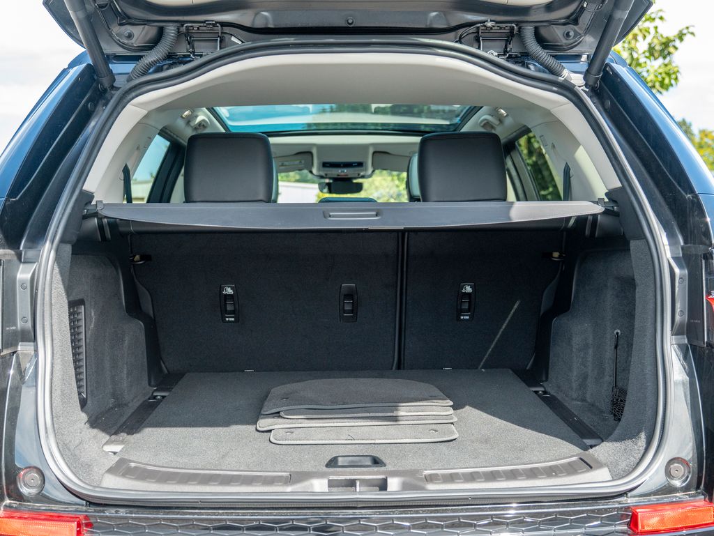 2024 Land Rover Discovery Sport S photo 33