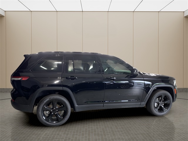 2025 Jeep Grand Cherokee Limited photo 4