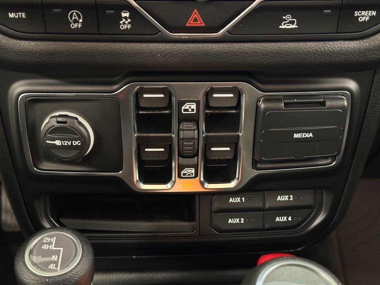 2025 Jeep Gladiator Sport S photo 13