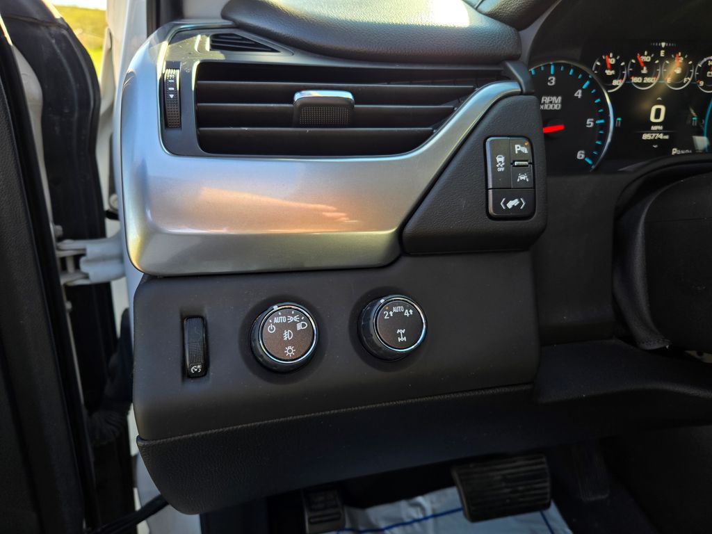 2017 Chevrolet Tahoe LT photo 10
