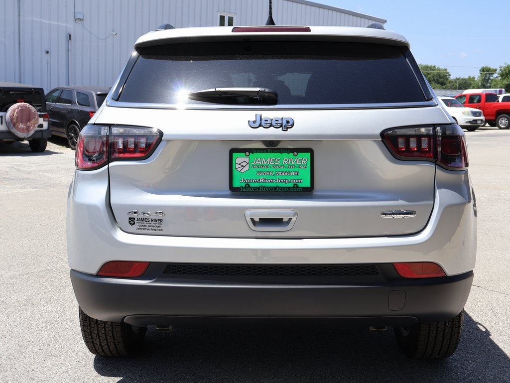 2025 Jeep Compass Latitude photo 4
