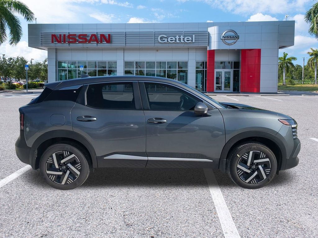 2025 Nissan Kicks SV photo 4