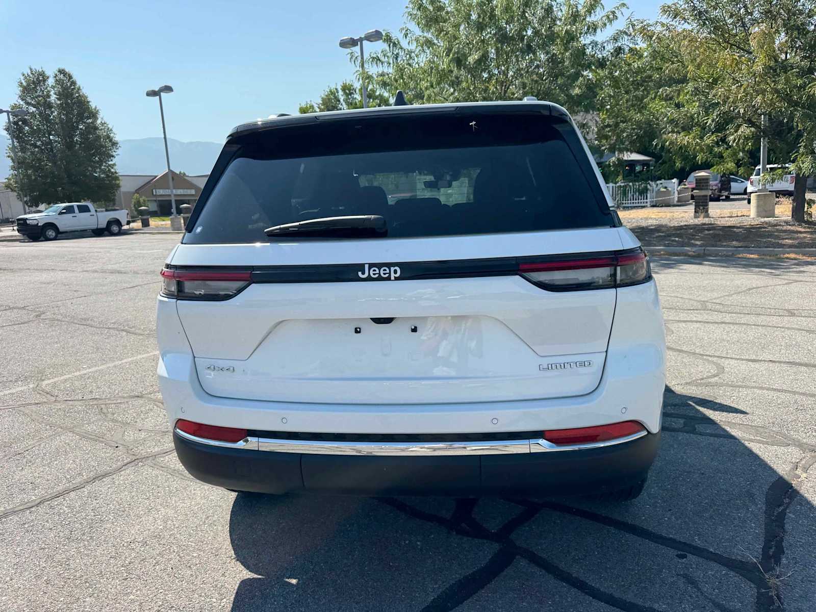 2025 Jeep Grand Cherokee Limited photo 3