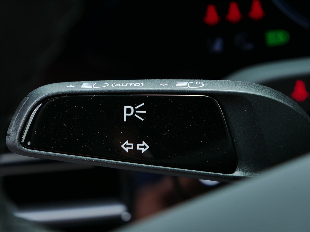 2025 Porsche Taycan 4 photo 21