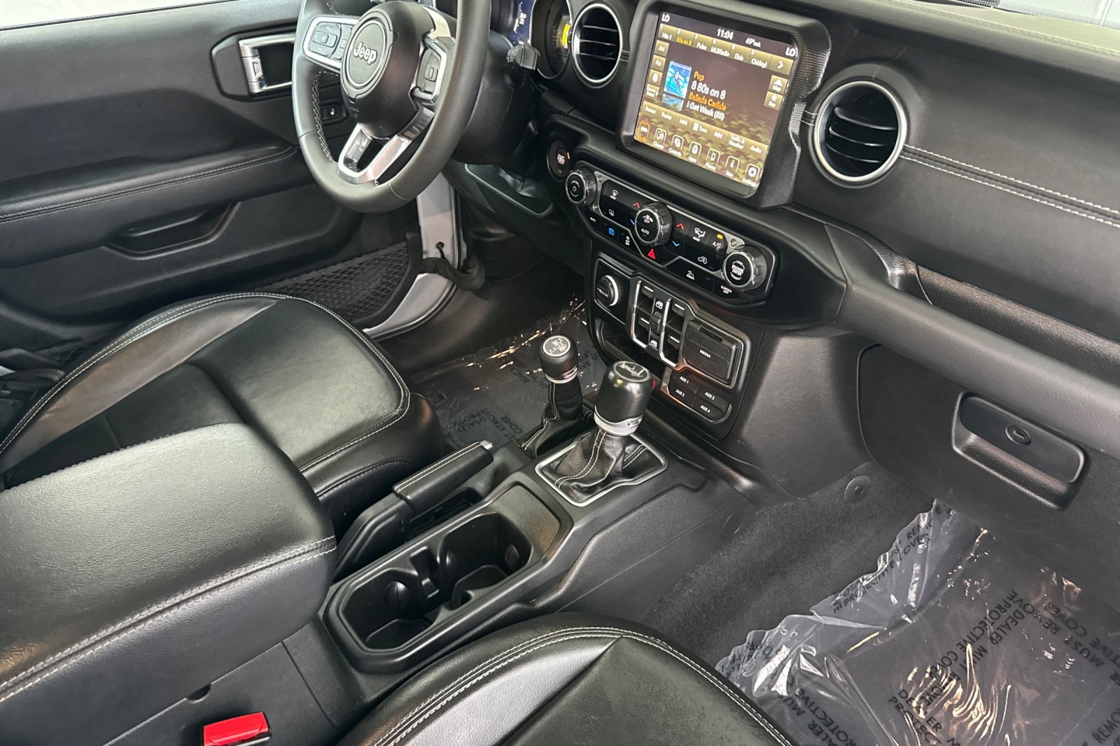 2023 Jeep Wrangler Sahara 4xe photo 18