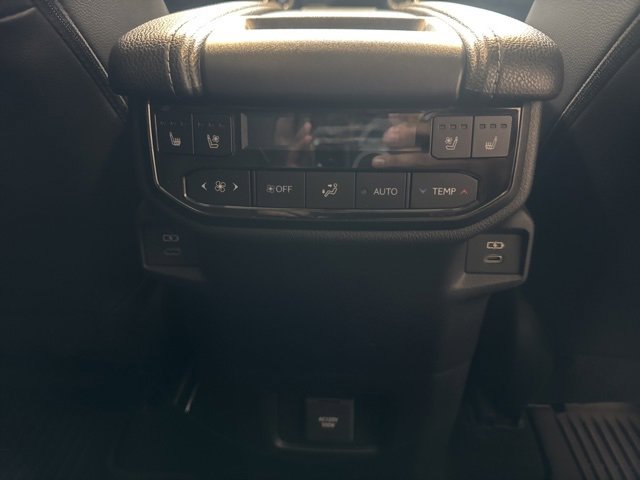 2024 Toyota Grand Highlander Platinum photo 31