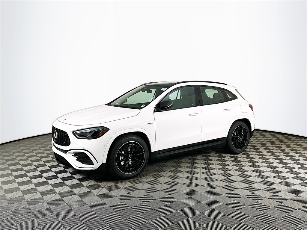 2026 Mercedes Benz GLA 35 AMG 4MATIC photo 3