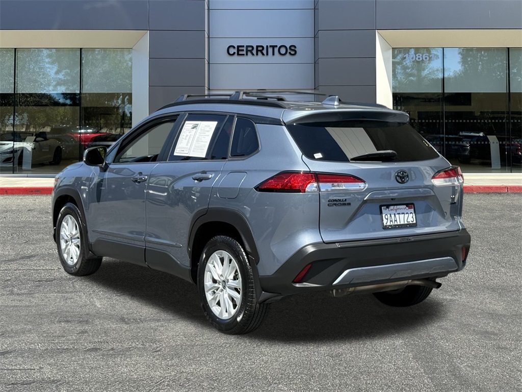 2022 Toyota Corolla Cross LE photo 6
