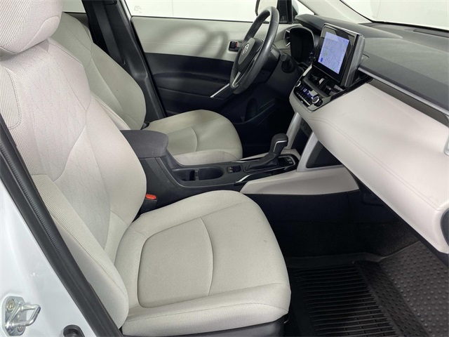 2023 Toyota Corolla Cross LE photo 10
