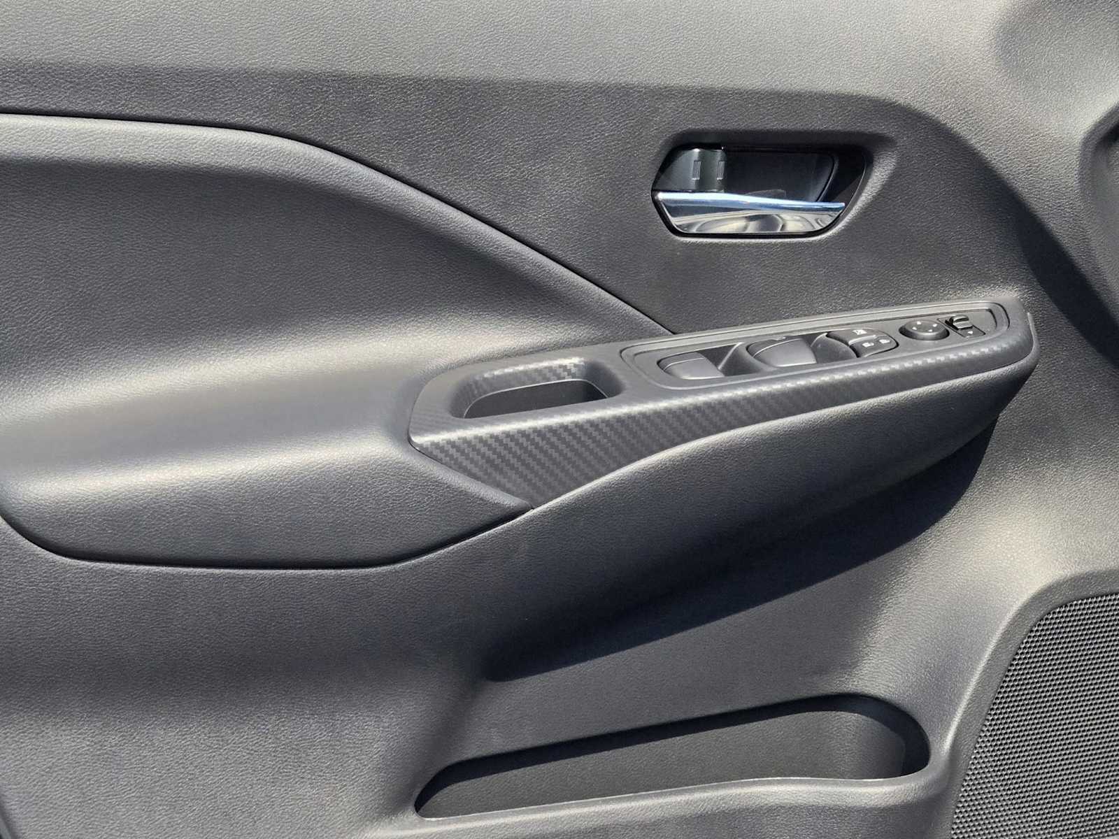 2025 Nissan Versa SV photo 18