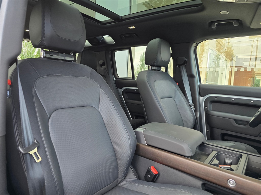 2024 Land Rover Defender 110 X-Dynamic SE photo 29